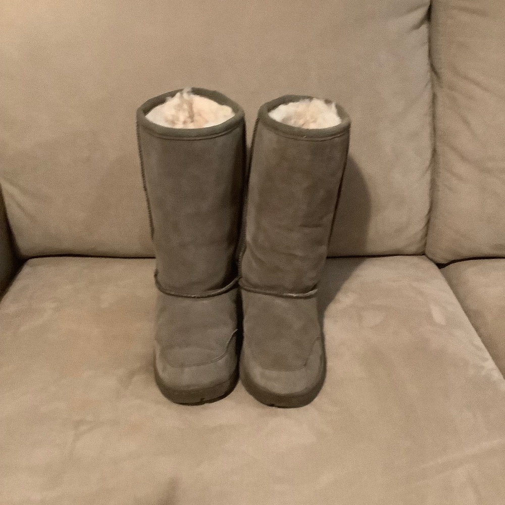 BearPaw Winter mid calf boots